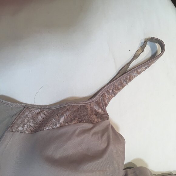 Playtex  Secrets  underwire bra sz 44c no padding beige - Picture 2 of 5